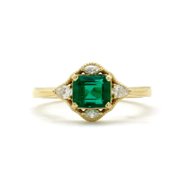 Emerald and diamond ring in 18k gold