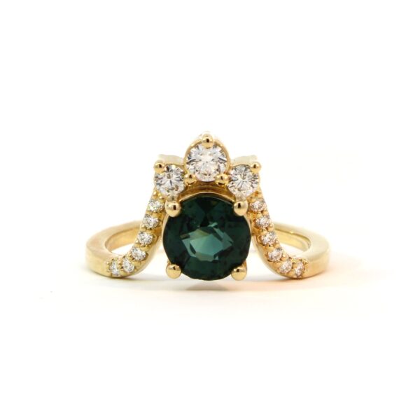 Blue green apphire and diamond ring in 18k yellow gold