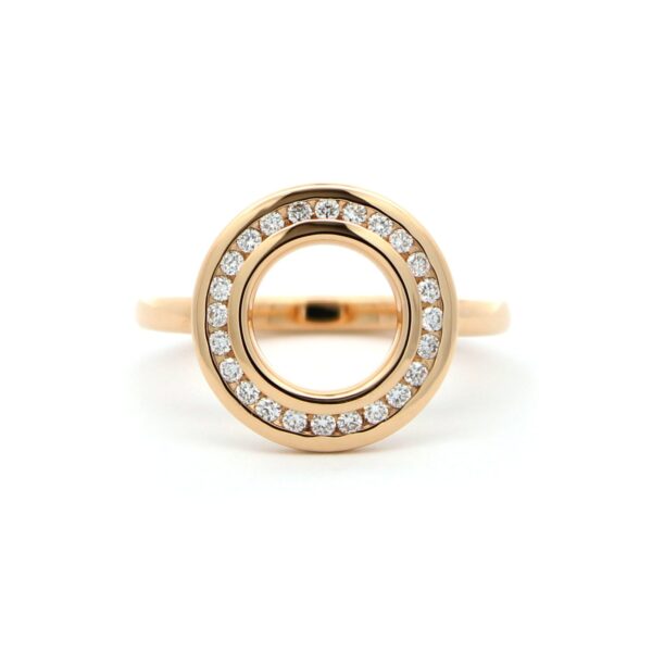 Diamond channel circle ring