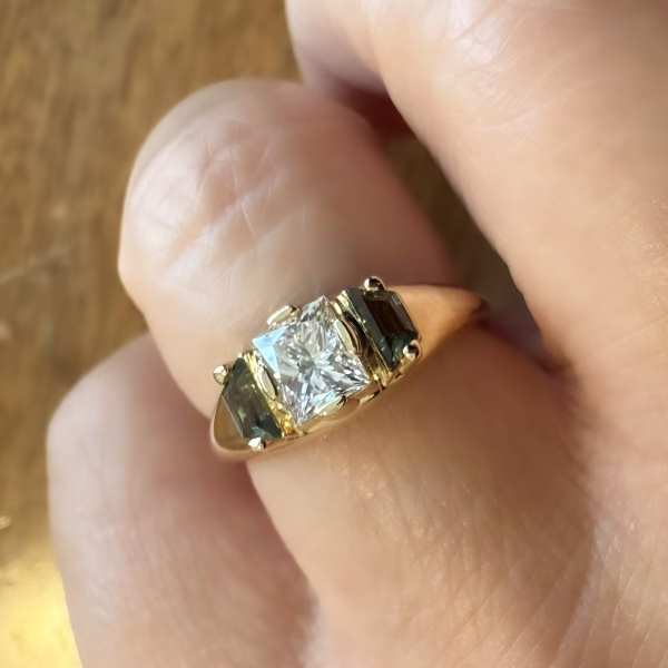 Domed Diamond And Green Sapphire Three Stone Ring - Image 4